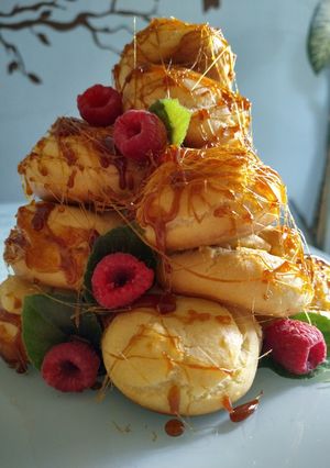 Una foto de Croquembouche