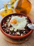 Fessolets con tomate y queso feta en cecofry con huevo frito 🍅 🧀 🍳
