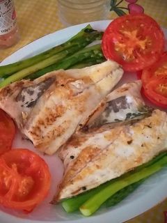 Una foto de Dorada a la plancha con verduras