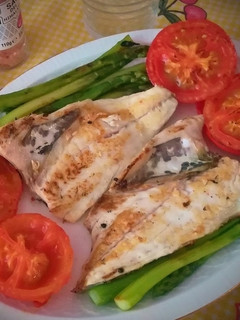Una foto de Dorada a la plancha con verduras