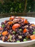 Riso venere in insalata tonno verdure e pomodorini