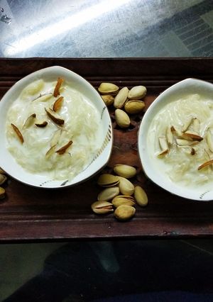 शेवयाची खीर (shewayachi kheer recipe in marathi) रेसिपी चे मुख्य फोटो 
