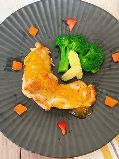 雞腿排佐鳳梨芒果醬 的食譜成品照片