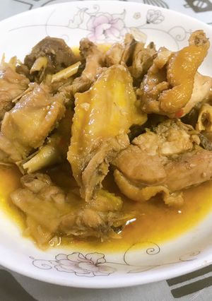 Hình của món Gà kho sả.