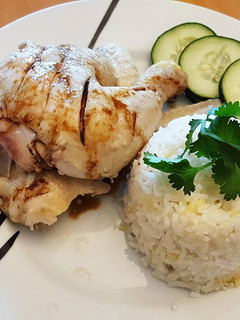 A picture of Hainan Chicken n' Rice.