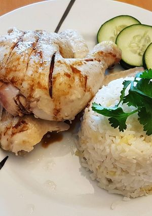 A picture of Hainan Chicken n' Rice.