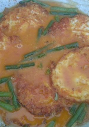Foto resep Telur ceplok kuah santan pedas