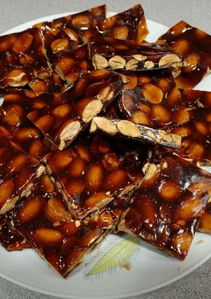 Una foto de Guirlache de Almendras y Miel