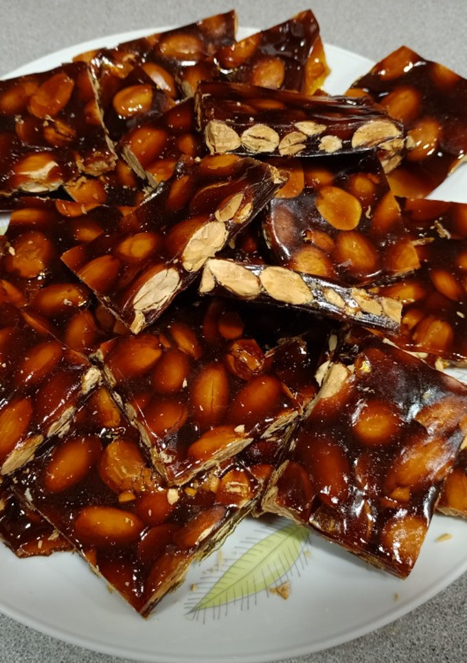Una foto de Guirlache de Almendras y Miel