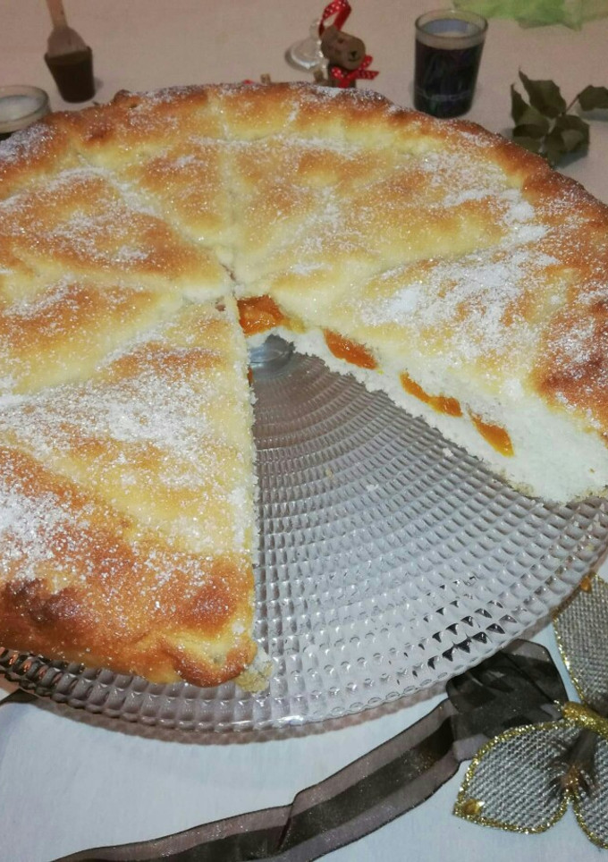Una foto de Torta dulce de aceite rellena de orejones