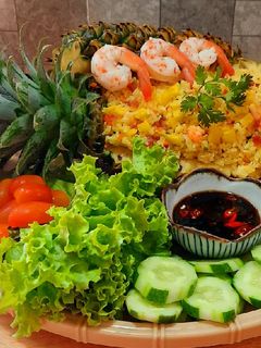 Hình của món Cơm chiên trái thơm (dứa).