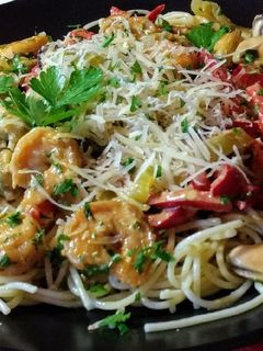 Frutti di mare, vörös lencse spagettivel recept fotója