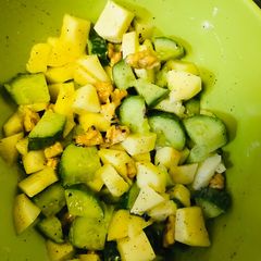 A picture of Apple & walnut salad.
