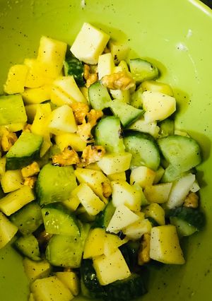 A picture of Apple & walnut salad.