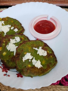 पनीर पालक पैनकेक रेसिपी मुख्य फोटो