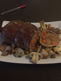 Una foto de Falda de ternera rellena de jamón y pera