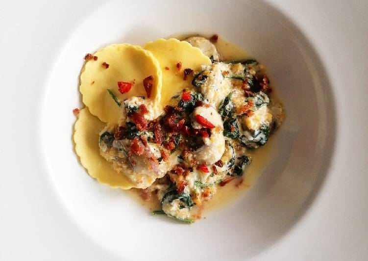 Recipe of Tasty Pumpkin ravioli with a spinach sauce