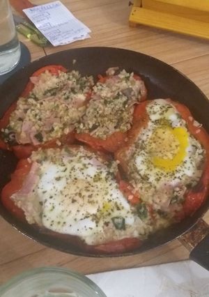 Una foto de Morrones rellenos