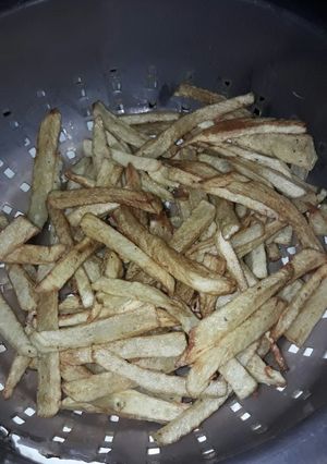 Una foto de Papas fritas secas y crocantes