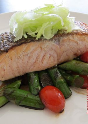 【7/食】30分鐘情人節晚餐 – 煎鮭魚與蔬菜 的食譜成品照片