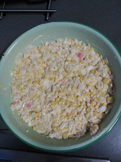 Una foto de Ensalada de maíz y palitos de cangrejo
