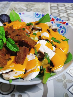 Una foto de Ensalada con tofu