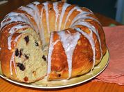 A picture of rum raisin cake