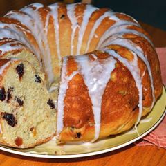 A picture of POLISH EASTER BABKA CAKE WITH SOAKED RAISINS by (Jerr).