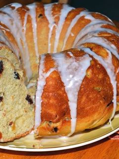 A picture of POLISH EASTER BABKA CAKE WITH SOAKED RAISINS by (Jerr).