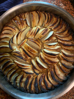 Una foto de PASTEL DE MANZANAS VERDES sin gluten, con masa de nueces