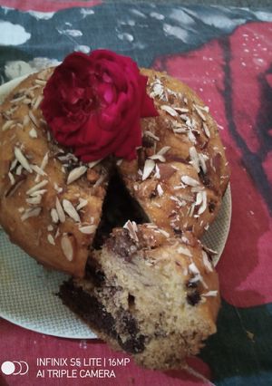A picture of Vanila Choco Almond Cake.
