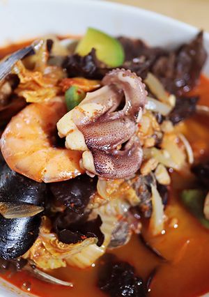 Foto resep Jjampong, Sup kuah seafood Korea. Pedes, gampang dan seger