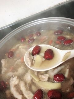 Hình của món Canh gà dầu mè.