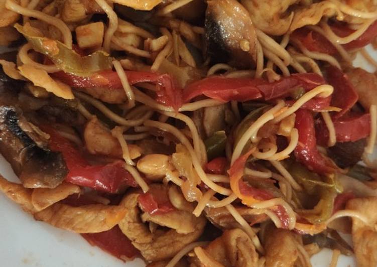 Fideos chinos con pollo y verdura