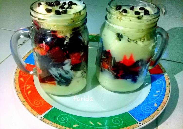 Cake Coklat strawbery in jar
