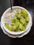 Avena con chía transnochada en leche descremada con kiwi picado 😋