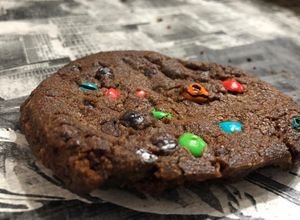 Una foto de Cookies con chispas de chocolate y rocklets