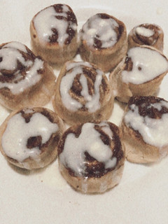Una foto de Rollitos de canela sin horno