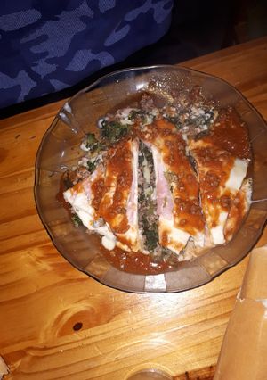 Una foto de Lasaña de verduras, carne y jamón y queso