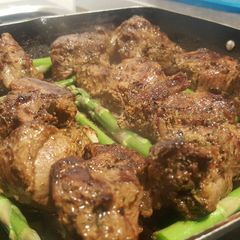 Jerk steak with asparagus A picture of Jerk steak with asparagus.