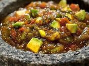 Una foto de salsa roja picante
