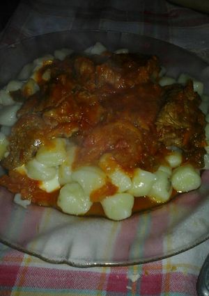 Una foto de Ñoquis con salsa