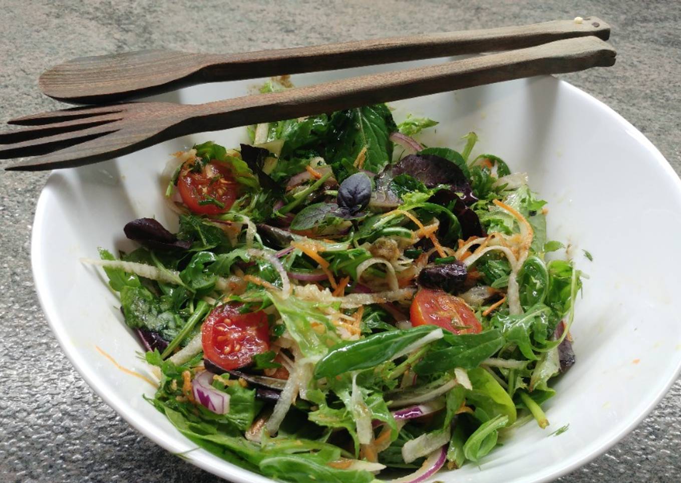 Ensalada de brotes tiernos