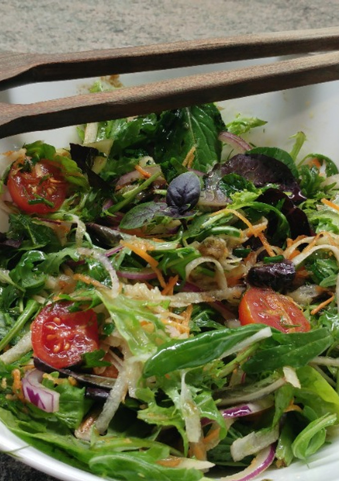 Una foto de Ensalada de brotes tiernos