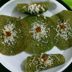 A picture of Sprouted palak paneer chilla.