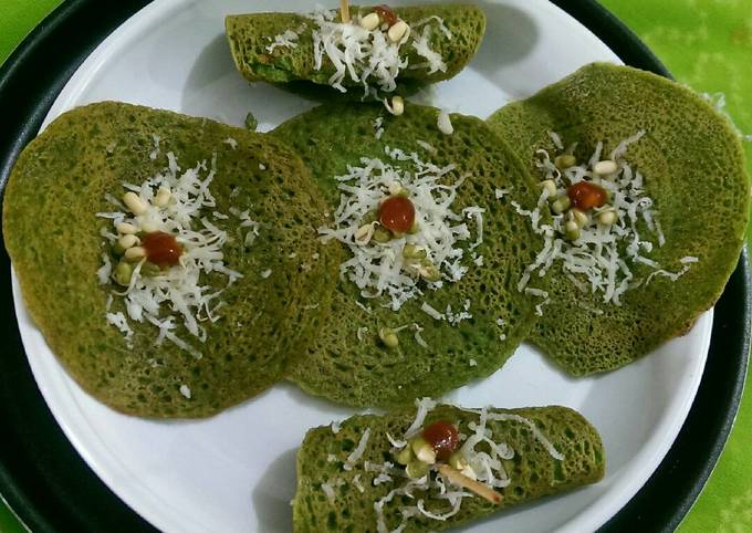 Sprouted palak paneer chilla