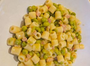 Foto di Pasta Piselli e Pancetta Cremosa 🍝🫛