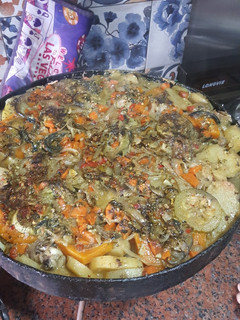 Una foto de Pollo al disco con verduras