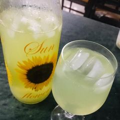 Pineapple juice A picture of Pineapple juice.