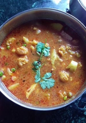 A picture of Cauliflower curry.